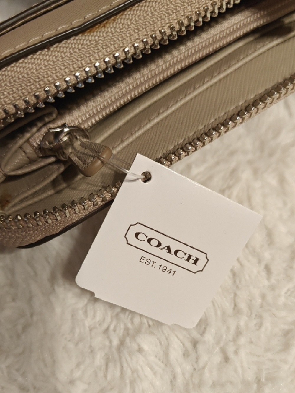 NWT Coach Bow Zip-Around Wallet – Beige - Picture 3 of 12